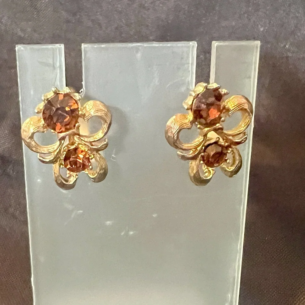 Vintage 1960s Gold Clip-On Earrings Copper‎ Orange Rhinestone Scroll Pat Pending